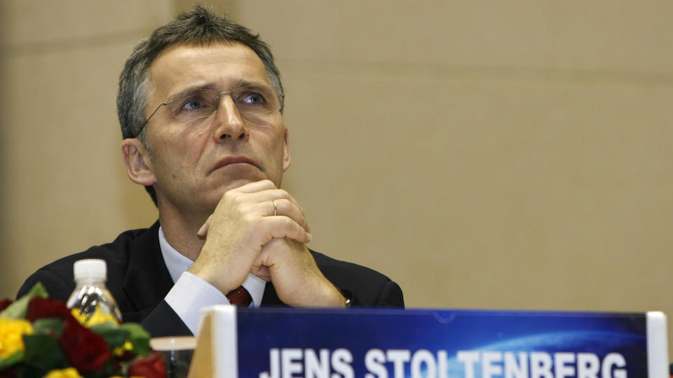 KLIMASAMTALER: Statsminister Jens Stoltenberg har deltatt p� klimakonferansen �Delhi Sustainable Development Summit 2010� i India. Stoltenberg sier han har tillit til Rajendra Pachauri, lederen av FNs klimapanel. Foto: REUTERS/SCANPIX