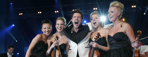 SEIERSJUBEL: Didrik Solli-Tangen jubler over seieren i den norske Melodi Grand Prix-finalen 2010 i Oslo Spektrum. Foto: Gorm Kallestad / SCANPIX