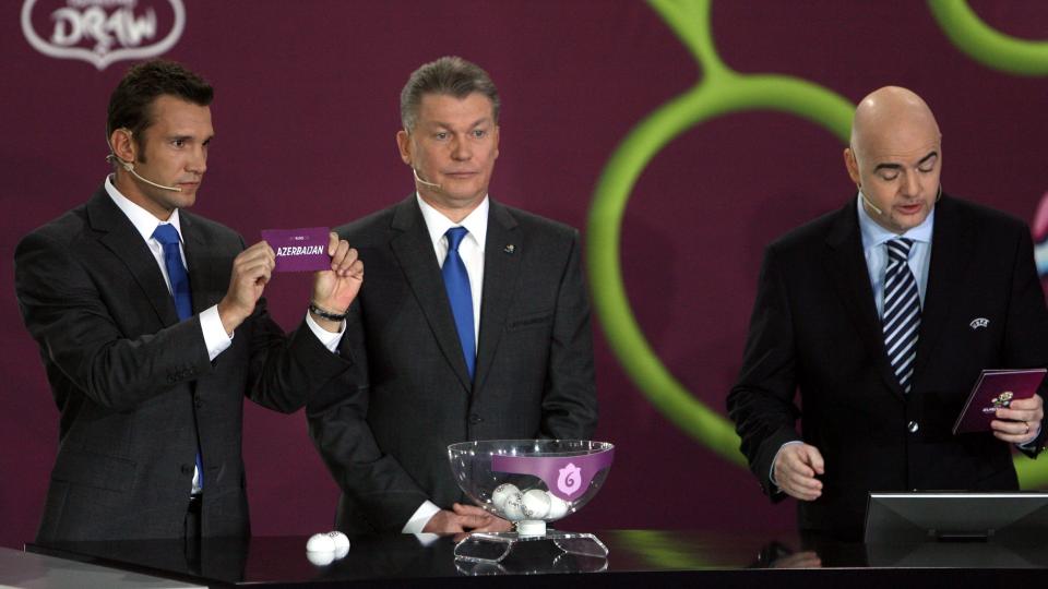 T�FT: Andrej Sjevtsjenko og co trakk Norge sammen med Portugal, Island, Danmark og Kypros under EM-trekninga i Polen i dag.Foto: SCANPIX/EPA/Radek Pietruszka