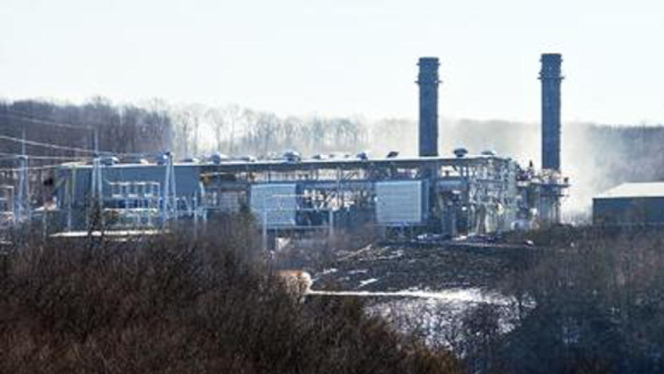 ENORME KREFTER: Kleen Energy-kraftverket i Middletown i Connecticut i USA ble s�ndag rammet av en voldsom eksplosjon. Minst fem mennesker mistet livet og tolv ble skadd. Foto: REUTERS/SCANPIX