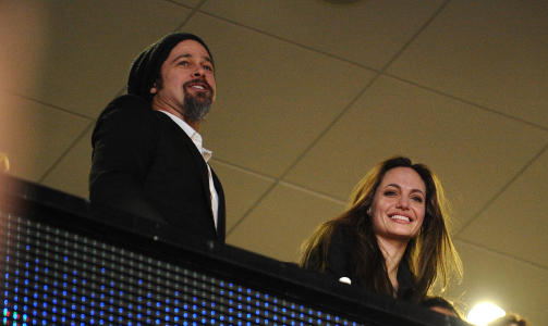 KOSTE SEG P� TRIBUNEN: Vi tipper Brangelina heiet p� New Orleans Saints, laget fra byen de tidligere bodde i. Og de gledet seg antakelig stort da laget vant den prestisjefylte fotballfinalen. Foto: STELLA PICTURES