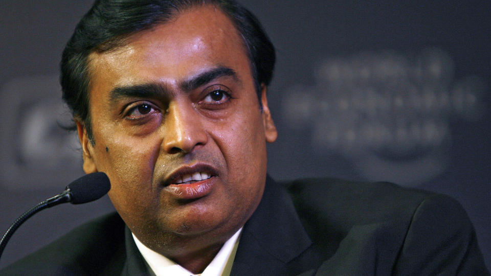 INDIAS RIKESTE MANN: Men Mukesh Ambani vil ikke bruke milliardene sine p� � kj�pe ut Liverpools forhatte amerikanske eiere. Foto: AFP PHOTO / FILES / Manpreet ROMANA