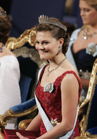 ORIGINALEN: Kronprinsesse Victoria fra nobelseremonien i 2006. Foto: AFP PHOTO / SVEN NACKSTRAND
