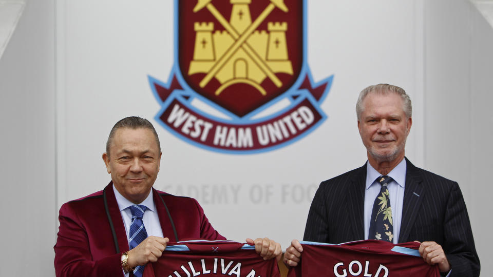 DYR I DRIFT: David Sullivan (t.v) and David Gold kj�pte West Ham. N� har duoen funnet ut hvor mye spillerne tjener. Foto: REUTERS/Suzanne Plunkett