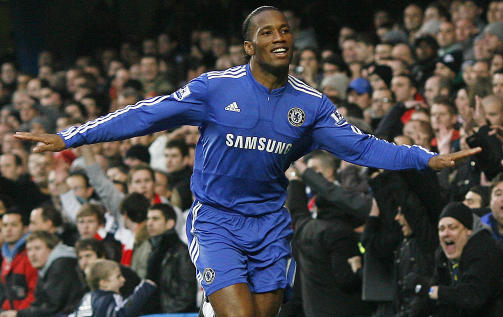 SLO ARSENAL: Didier Drogba scoret to m�l for Chelsea p� Stamford Bridge s�ndag. Foto: AFP/GLYN KIRK