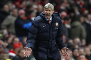 TROR FORTSATT P� GULL: Arsenal-manager Arsene Wenger nekter � gi opp h�pet om � ta igjen Chelsea og United, og snakker ikke om � holde Liverpool bak seg. Foto: REUTERS/Eddie Keogh
