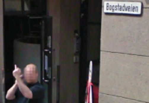 IKKE GOOGLE-FAN: Denne karen gir klart uttrykk for hva han synes om Googles prosjekt.