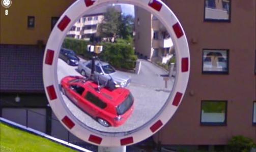 SELVPORTRETT: Her har Google-bilen tatt bilde av seg selv.