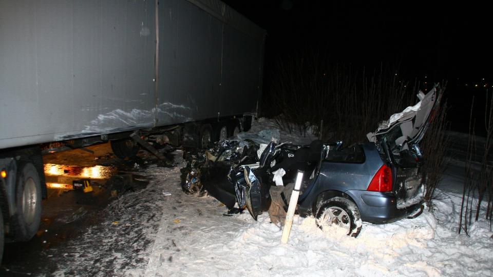ALVORLIG:  Tilstanden er alvorlig for to personer etter en m�teulykke i Nord-Odal i kveld. Foto: Dan �sen Hansen