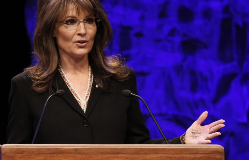 SNAKKIS: Sarah Palins jukselapp er kanskje det som huskes best fra landsm�tet til den konservative Tea Party-bevegelsen. Foto: AP Photo/Ed Reinke/SCANPIX