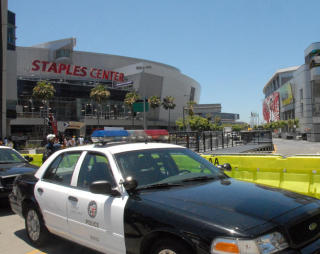 HYLLET: Minnestunden i Staples Center i Los Angeles ble fulgt av en hel verden. Foto: GEIR BARSTEIN/DAGBLADET