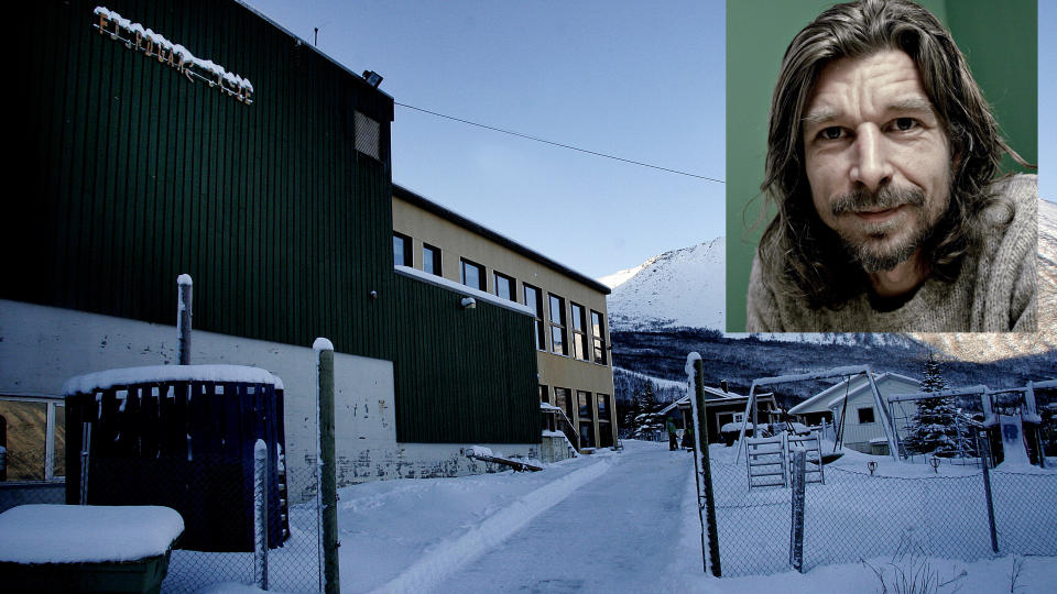 JOBBET SOM L�RER: Fjordg�rd skole ligger p� Nord-Senja, omlag 57 kilometer fra kommunesenteret Finnsnes. Her var Karl Ove Knausg�rd l�rer i 1987-88. Foto: Marit Rein og Christine Kristoffersen Hansen/Nordlys/Dagbladet