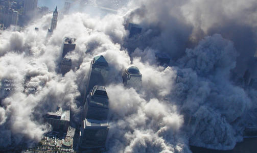 11. SEPTEMBER: I dette bildet fra skjebnedagen i 2001 ble i g�r frigitt av New York City Police Department via ABC News. Bildene, tatt fra et politihelikopter, viser scenene som utspant seg p� Manhattan fra en hittil usett vinkel. Foto: AP/NYPD/ABC News/Det. Greg Semendinger/SCANPIX