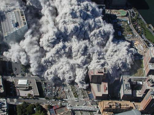 11. SEPTEMBER: I dette bildet fra skjebnedagen i 2001 ble i g�r frigitt av New York City Police Department via ABC News. Bildene, tatt fra et politihelikopter, viser scenene som utspant seg p� Manhattan fra en hittil usett vinkel. Foto: AP/NYPD/ABC News/Det. Greg Semendinger/SCANPIX