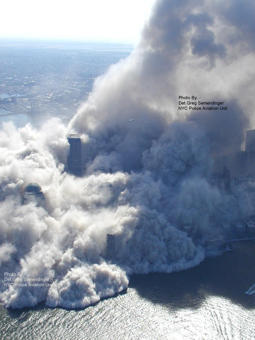 11. SEPTEMBER: I dette bildet fra skjebnedagen i 2001 ble i g�r frigitt av New York City Police Department via ABC News. Bildene, tatt fra et politihelikopter, viser scenene som utspant seg p� Manhattan fra en hittil usett vinkel. Foto: AP/NYPD/ABC News/Det. Greg Semendinger/SCANPIX