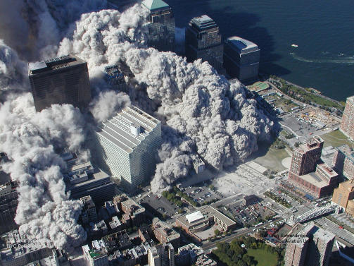 11. SEPTEMBER: I dette bildet fra skjebnedagen i 2001 ble i g�r frigitt av New York City Police Department via ABC News. Bildene, tatt fra et politihelikopter, viser scenene som utspant seg p� Manhattan fra en hittil usett vinkel. Foto: AP/NYPD/ABC News/Det. Greg Semendinger/SCANPIX