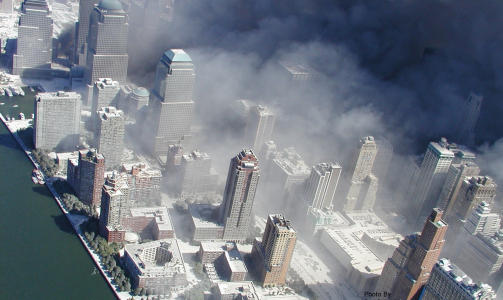 11. SEPTEMBER: I dette bildet fra skjebnedagen i 2001 ble i g�r frigitt av New York City Police Department via ABC News. Bildene, tatt fra et politihelikopter, viser scenene som utspant seg p� Manhattan fra en hittil usett vinkel. Foto: AP/NYPD/ABC News/Det. Greg Semendinger/SCANPIX