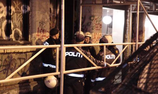ST�TTE IKKE P� PROBLEMER: Politiet i Oslo kastet ut 15 husokkupanter fra Hausmannsgate 42. Foto: Truls Grande/FirstFoto