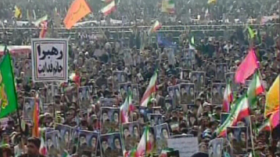 STORE PROTESTER: Teheran i dag. Foto: AP Photo/IRIB via APTN/Scanpix