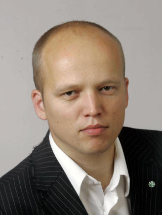 KRITISK: Senterpartiets parlamentariske leder Trygve M. Slagsvold Vedum (SP) mener Dagbladet burde latt v�re � trykke Muhammed-tegningen 3. februar. Foto: Knut Falch/ SCANPIX