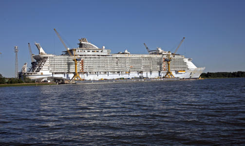 S�STER: I juni s� Oasis of the Seas slik ut, ca. fem m�neder f�r den ble overlevert til RCCL. N� er det Allure of the Seas som n�rmer seg ferdigstillelse. Foto: Eivind Pedersen