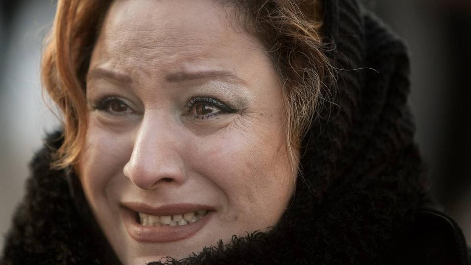 S�STEREN BLE HENGT: T�rene rant for 35 �r gamle Marjan. S�steren hennes ble d�mt til d�den ved henging. Hvorfor protesterte du ikke f�r, spurte hun Heydari under dagens markering. Foto: Espen R�st/Dagbladet
