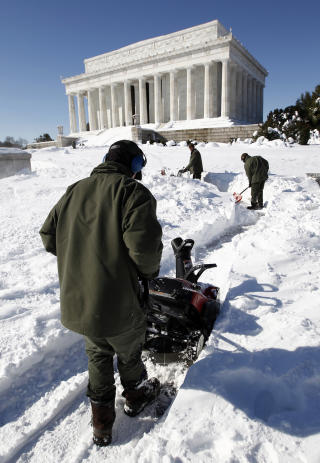 �TELEWORK� � jobbe hjemmefra via sine egne datamaskiner kan v�re en redning, mener John Berry, som diskuterte tiltaket med USAs president Barack Obama p� onsdag. Foto: REUTERS/Kevin Lamarque/Scanpix