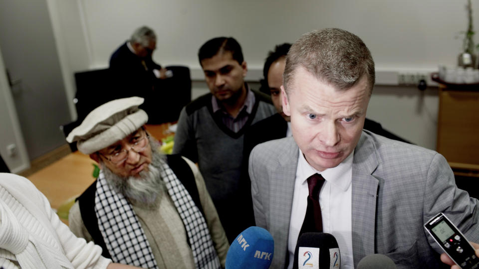 F�R REAKSJONER: Dagbladets konstituerte sjefredakt�r Lars Helle m�tte sjefimamen i Norge Mehbob ur-Rehman i forbindelse med Dagbladets publisering av Muhammed-karikaturer. Foto: STIAN LYSBERG SOLUM/SCANPIX