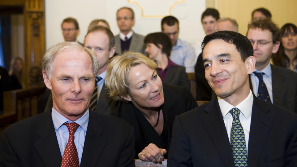 VANT: President i Norges Rederiforbund, Elisabeth Grieg, i samtale med Andreas Sohmen-Pao (t.h.) fra BW Gas og skipsreder Atle Bergshaven i H�yesterett fredag morgen. Foto: Berit Roald / Scanpix