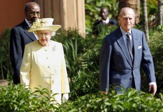 I SLEKT: Storbritannias dronning Elizabeth og prins Phillip.
Foto: SCANPIX/EPA/ANTONY NJUGUNA 0