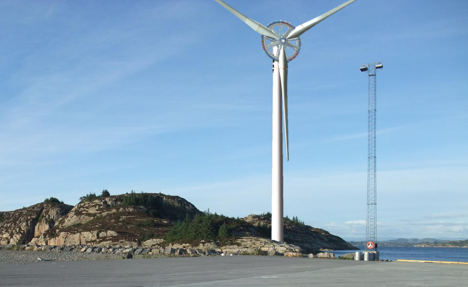  KJEMPETURBIN: Sway skal bygge denne i �ygarden kommune i Hordaland. Rotorbladene er 145 meter i diameter, og turbinen skal produsere 10 megawatt. Illustrasjon: Sway.