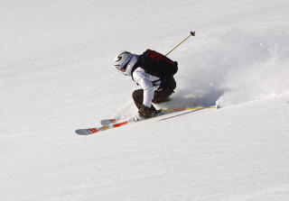 SN�: Oppdal har n� nok sn� til at en kan v�ge seg odd pist. Foto: Tore Meirik, Oppdal