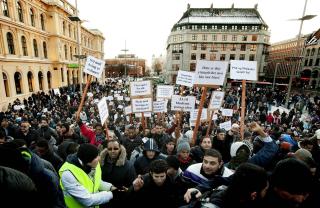3000 I DEMONSTRASJON: 3000 demonstrerte mot Dagbladets trykking av Muhammed-karikaturen. Foto: Espen R�st/Dagbladet