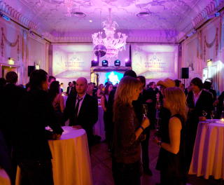 KOSTER: 900 kroner skal Spellemann-komiteen ha for � slippe deg inn p� festen, selv om du er prisvinner. Her fra Spellemann-festen for to �r siden. Foto: EIRIK HELLAND URKE/DAGBLADET