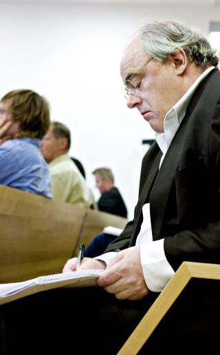 IKKE TRUET: - Jeg f�lte meg overhodet ikke truet som Dagblad-ansatt, eller at stemningen var uvennlig. Jeg f�lte det var viktig � v�re til stede for � h�re hva demonstrantene hadde � si, sier John Olav Egeland til NTB. Foto: NINA HANSEN