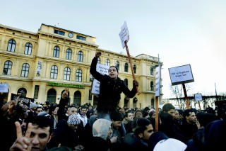 FREDELIG PROTEST: G�rsdagens demonstrasjon mot Dagbladets publisering av karikaturtegninger forl�p stille og rolig. Foto: Bj�rn Langsem/DAGBLADET.