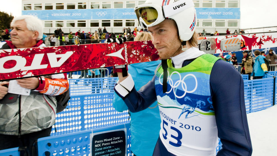 UTE AV RENNET: Bj�rn Einar Rom�ren svevde ned Holmenkollen i g�r. Kveldens renn f�r han ikke v�re med p�, likevel. Foto: Heiko Junge / Scanpix