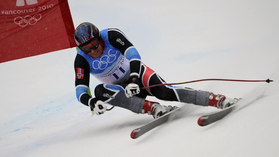  NEPPE OL-UTFOR I DAG:  Aksel Lund Svindal i den siste testen i OLs utforl�ype torsdag.  I natt norsk tid valgte han og alpinistene �pningsseremonien i Vancouver med seks timers reisevei - et tegn p� at det ikke blir OL-utfor i dag. FOTO: AFP/SCANPIX.