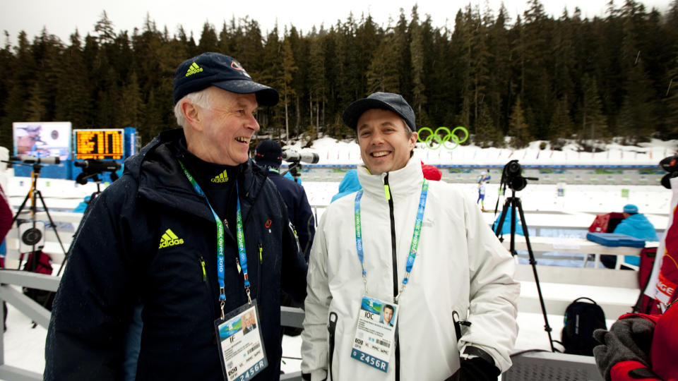 KRITISK: IBU-president Anders Besseberg mener skiskyttersendingene framst�r omtrent som de gjorde for 10-12 �r siden med grafikken som brukes i OL. Her st�r han sammen med Danmarks kronprins Fredrik, som sitter i IOC-styret.  
Foto: Heiko Junge / Scanpix
