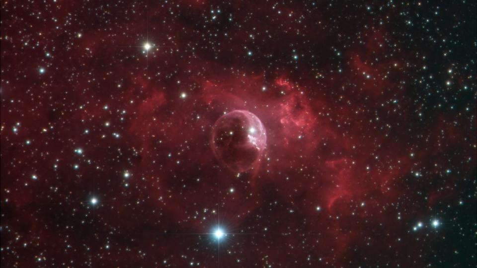 VANT MED BILDET AV BOBLET�KEN: Dette bildet av Boblet�ken (NGC 7635), en emisjonst�ke i Kassiopeia, er fotografert fra N�tter�y i Vestfold over flere netter i september 2009. Foto: Tom Victor Kolkin