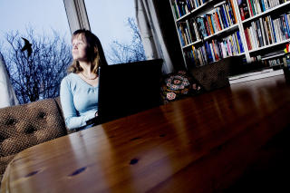 Gleder seg til framtida: Funksjonsforstyrrelsen NLD har gjort oppveksten og skolegangen ekstra t�ff for Maria Gerstad (18), men til v�ren kan hun feire russetida. Hun har store
planer for framtida og god tro p� at voksenlivet skal bli enklere.
Foto: Linda N�sfeldt
