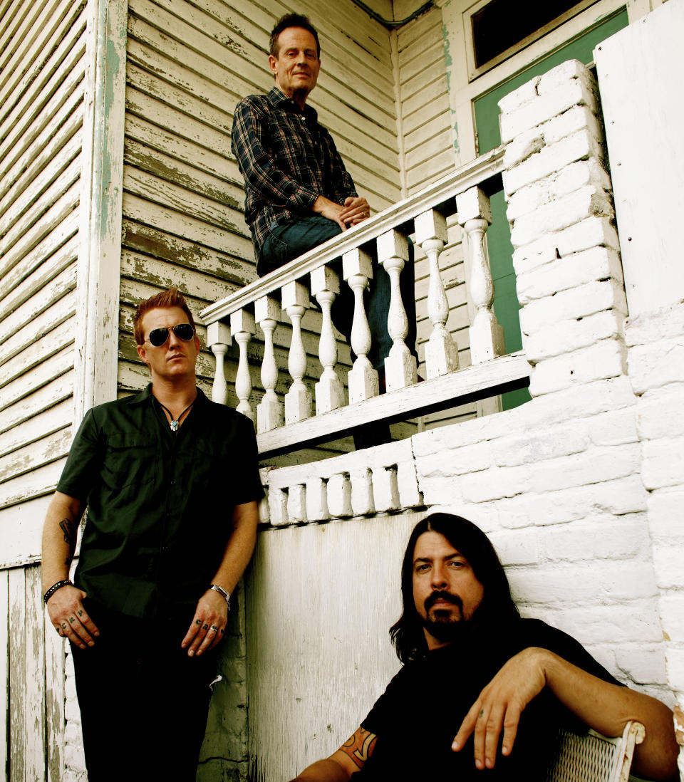 CREM�  DE LA CREM�: Trioen Them Crooked Vultures best�r av Josh Homme fra Queens of the Stone Age/Kyuss, Dave Grohl fra Nirvana/Foo Fighters og John Paul Jones fra Led Zeppelin. Foto: Sony Music