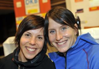 VENNER: I kveld er de t�ffe konkurrenter, men Charlotte Kalla og Marit Bj�rgen har en fin tone utenfor l�ypa. Her fra november i 28. november 2008.  Foto: Matti Bj�rkman, Scanpix