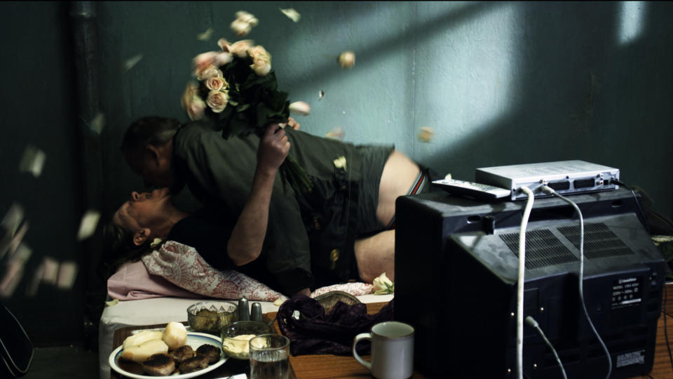 SKAPTE JUBEL I BERLIN: Fuck for food, er en passende beskrivelse p� forholdet mellom Stellan Skarsg�rd og Jorunn Kjellsby i  �En ganske snill mann�. Film-sexen trente lattermusklene til journalistene da den i dag ble vist p� filmfestivalen i Berlin. Foto: Paradox/Philip �gaard
