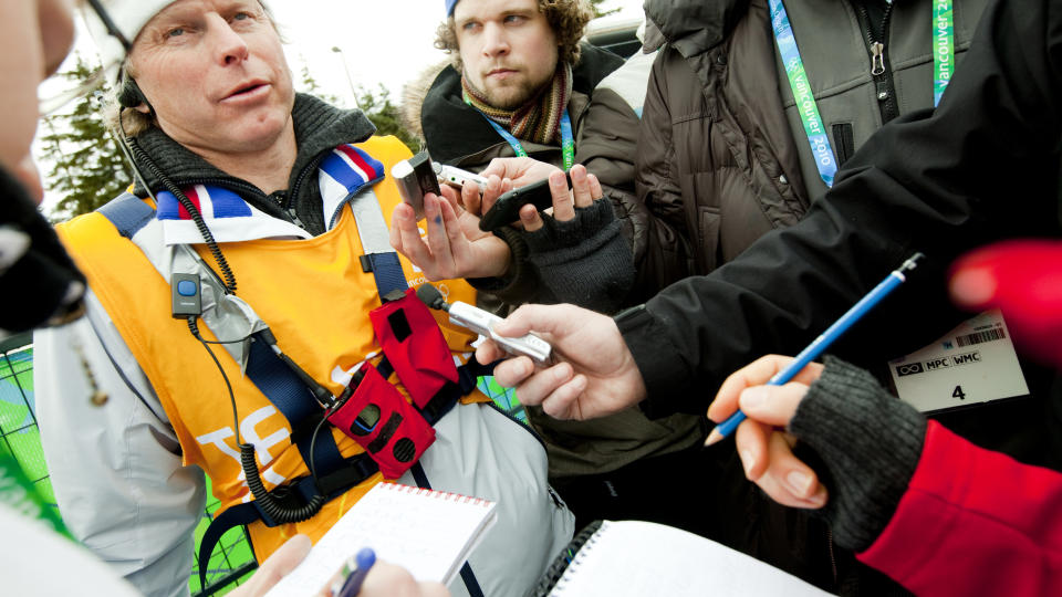 BLE GRILLET: Sportssjef �ge Skinstad hadde en del � svare for etter den kollektive kollapsen p� guttas 15 kilometer. 
Foto: Heiko Junge / Scanpix
