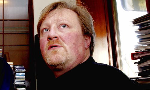 3. Petter Singsaas (Universal-sjef): Selger 400000 cd-er med Odd & Sissel ene m�neden, sp�r det samme cd-formatets d�d den neste. Storselskapene har tatt fem prosent av sm�selskapenes markedsandel, mesteparten av �kningen kan tilskrives julesuksessen. Nyfrelst streamingentusiast med tiltakende debatthunger.