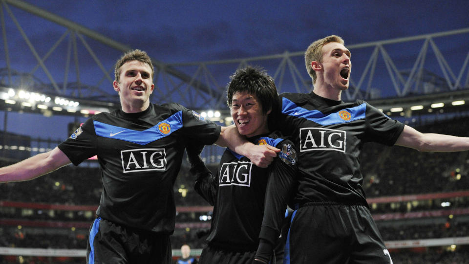 PREMIER LEAGUE-MESTERNE: Manchester United blir � se p� TV2 fra og med august. Foto: AP/Tom Hevezi