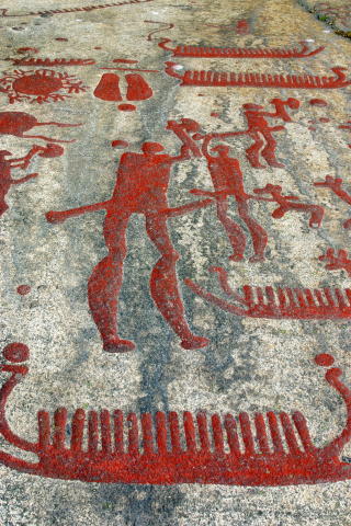 SPOR I STEIN: Helleristninger fra bronsealderen i Tanum, Sverige.  Dette store helleristningsomr�det st�r p� UNESCO's liste. Foto : Berit Roald / SCANPIX