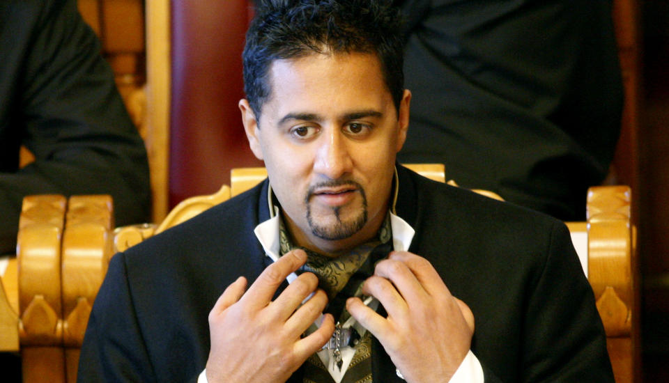 VET OM GRUPPER: Abid Raja mener det er grunn til bekymring for enkelte radikale muslimske milj�er i Oslo, og sier han er kjent med at grupperinger har fors�kt � drive rekruttering i forbindelse med hans profilert dialogm�ter p� Litteraturhuset i Oslo. Foto: Lise �serud / Scanpix