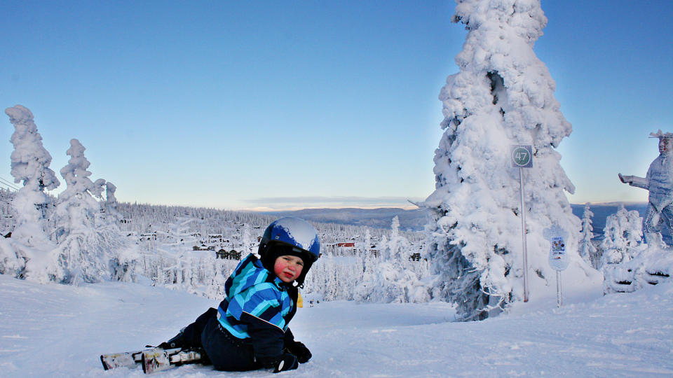 SMOTTEPARK: William Moe (4) p� toppen av Smotteparken p� H�yfjellssenteret i Trysil. Et eldorado for barn som vil kombinere barnlig fantasi og skiglede.  Foto: Hilde Schjerve/Dagbladet